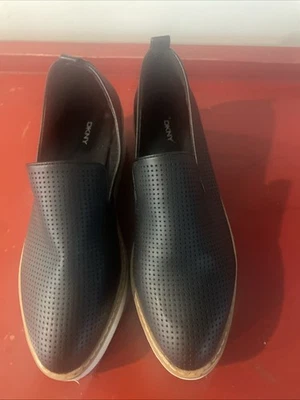 Zapatillas de cuña DKNY Donna Karan negras con logotipo talla 9 Foto 1 de 4