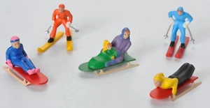 Miniature Plastic Figures Winter Sports Lot of 5 Skiers Sledders Sledding Skiing - Picture 1 of 14