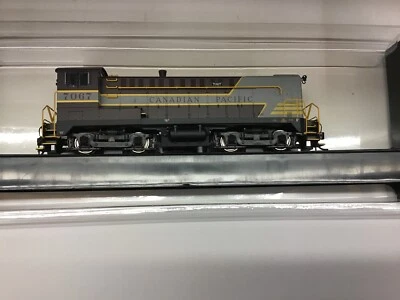 Bowser #24785 HO scale “CP DS 4-4-1000 gray&maroon diesel  Rd.#7067 - Image 1 of 2