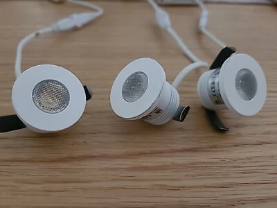 3 FARETTO INCASSO LUCE FREDDA  LED 4.5 W SEGNAPASSO +3 TRASFORM INTERNO BIANCO - Immagine 1 di 4