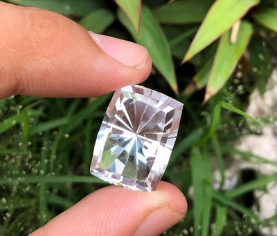 27 Carat Top Quality Natural RARE! Emerald Cut HUGE Quartz from Skardu, Pakistan - Image 1 of 4