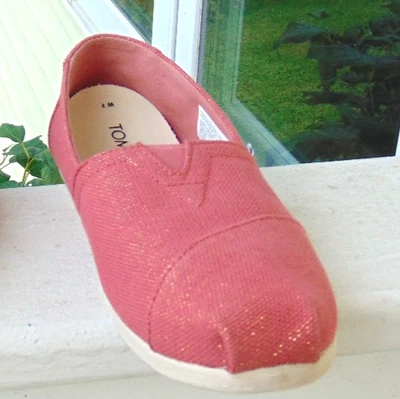 TOMS WOMENS PINK SPARKLY FLAT CANVAS SHOES SLIP ON FLATS COMFY CUSHION CASUAL~7 - Image 1 of 4