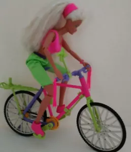 Barbie Bicicletta Atletica Rollerblades Pattino Medaglia Olimpica Squadra Esercizio Sportivo - Foto 1 di 6
