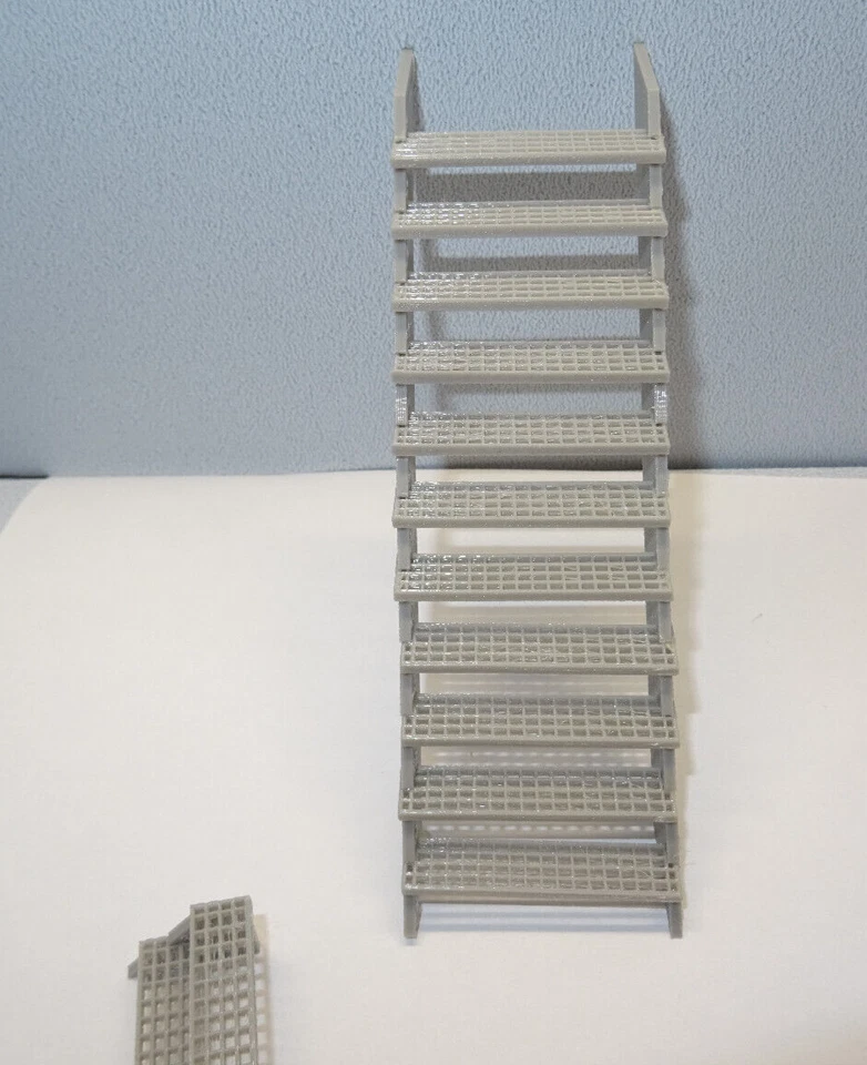 Neuheit Spur G Metalltreppe Gitterstufen Bausatz 1:22,5 Modelleisenbahn Diorama - Bild 1 von 4