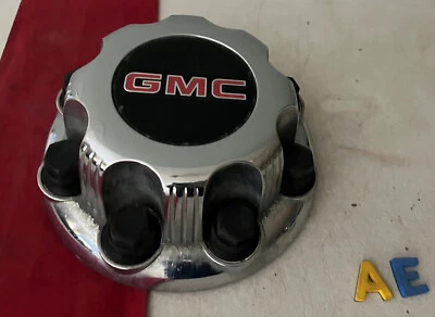 #AE 1) 1999- 2017 GMC Sierra 2500 3500 chrome OEM Center Cap  15052379  9597159 - Image 1 of 4