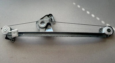 96-2002 MERCEDES-BENZ E320 E430 W210 ~ REGULADOR VENTANA TRASERA IZQUIERDA ~ A2107301546 Foto 1 de 3