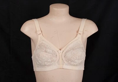 Vintage TRIUMPH Int. Beige Color Lace Bra. Size A80, Cups A/B, Swiss Made - Image 1 of 2