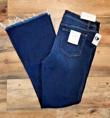 Pantalones de mezclilla elásticos acampanados tiro medio mono volador con hebilla etiqueta negra talla 34 nuevos con etiquetas Foto 1 de 4