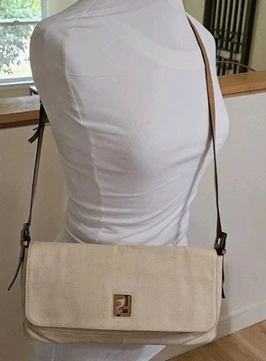 Auténtico Bolso de Hombro FENDI Vintage Baguette Bandolera Lona FF Logo Marfil  Foto 1 de 4