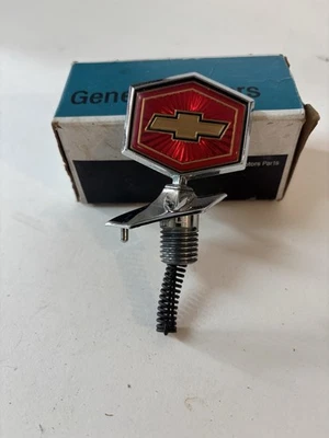 Новый из старых запасов 1980 - 1987 Chevy El Camino 1981-83 Malibu капот эмблема украшение 14011341 - Изображение 1 из 4