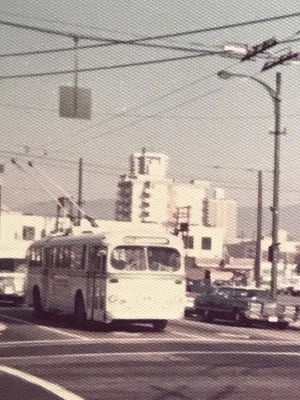Trolebús Hydro Trackless 1973 BC Vancouver Canadá foto instantánea a color Foto 1 de 3