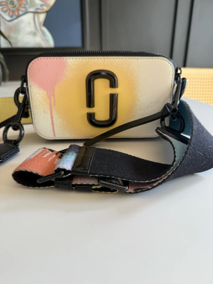 Bolso para cámara instantánea Marc Jacobs multicolor - ligero rasguño en el emblema frontal Foto 1 de 4