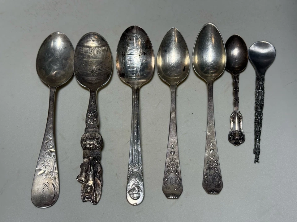 Lote de 4 cucharaditas vintage de plata de ley y 3 recuerdos, o patrón vintage Foto 1 de 4