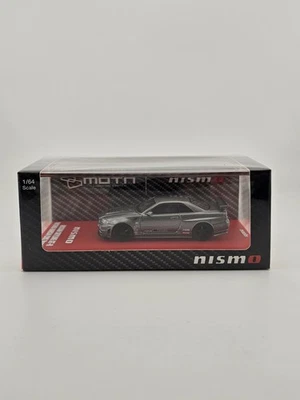 Kyosho 1:64 Nissan Skyline GT-R (Versión NISMO BNR34 CRS) BASE MOTN Compatible  Foto 1 de 4