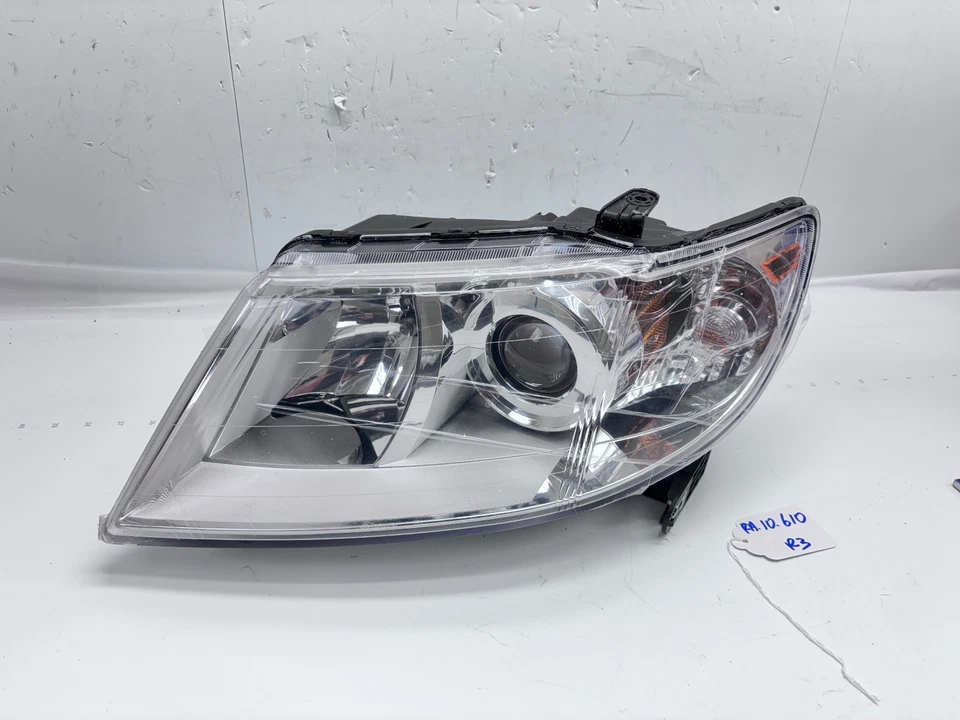 Farol SUBARU TRIBECA 2008-2014 HALOGÊNIO LADO ESQUERDO DO MOTORISTA FABRICANTE DE EQUIPAMENTO ORIGINAL 84001XA03B - Imagem 1 de 4