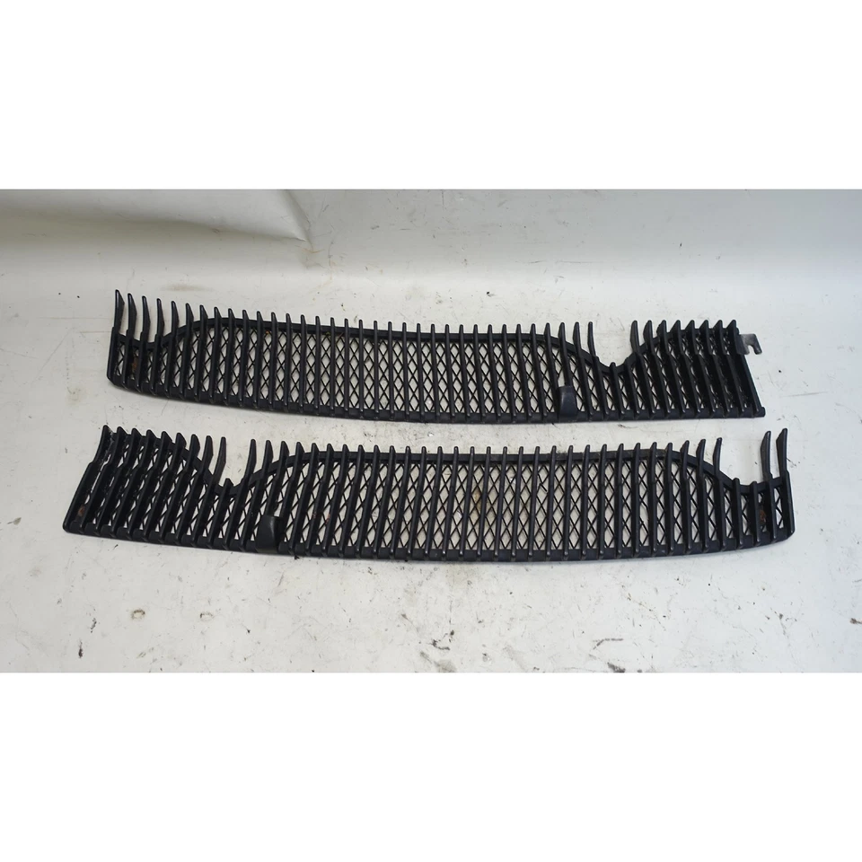 Par de rejillas de admisión de aire capó delantero BMW E23 733i serie 7 1978-1979 OEM Foto 1 de 4