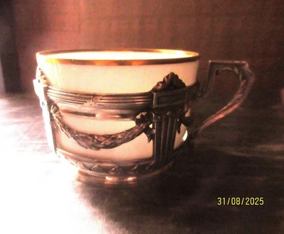 GALLIA;TASSE DEJEUNER EN PORCELAINE DANS UNE RICHE MONTURE DE STYLE LOUIS XVI - Photo 1/4