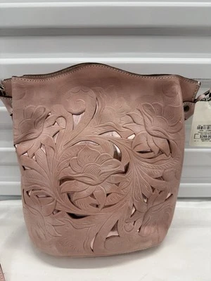 Nuevo con etiquetas Bolso Cubo Patricia Nash Otavia Herramientas Recortadas Cuero ROSA METÁLICO RARO Foto 1 de 4