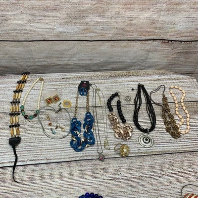 Lot Mixed Costume & Estate Jewelry Necklaces Earrings Bracelets Rings Fashion - Image 1 of 4