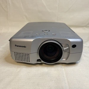 Panasonic LCD Beamer PT-L711U - Bild 1 von 12