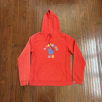 Sudadera con Capucha BAPE A Bathing Ape Talla S Roja Logotipo Spellout Ropa de Calle Foto 1 de 4
