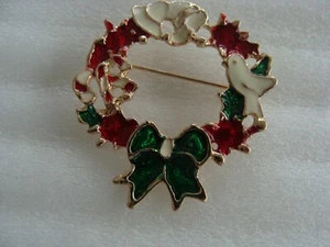 Colorful 1.25" Red Enamel Holiday Wreath w Doves Pin Lapel Pack Hat w PinBack - Picture 1 of 4