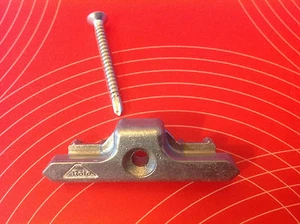 Roto 768723 Schließblech Schließstück + Schraube  baugleich 332951  NEU - Picture 1 of 2