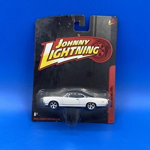 Johnny Lightning 2010 2.0 1966 Pontiac GTO White Black Card 1/64 - Picture 1 of 12