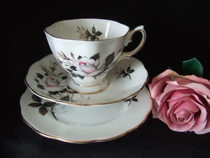 Vintage Royal Albert Queen's Messenger Tea Trio Teacup, Saucer & Tea Plate - Picture 1 of 7
