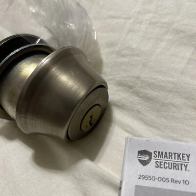 660 Series Antique Brass Single Cylinder Deadbolt Featuring SmartKey Security Foto 1 de 4