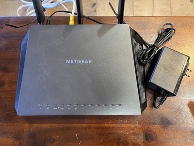 NETGEAR Nighthawk AC1900 Smart WiFi Router (‎R7000-100NAS) - Image 1 of 3