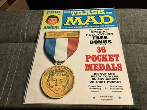Más basura de Mad Magazine # 12 con insertos - Imagen 1 de 7