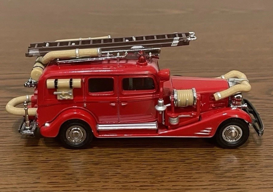 Matchbox Models of Yesteryear Fire Truck Ser 1933 Cadillac Fire Wagon YFE03 - Image 1 of 4