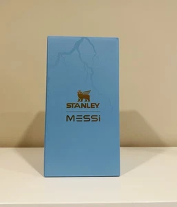 Jarra de paja abatible Messi x Stanley 1913 IceFlow 64 OZ Ice Flow Blue NUEVO 2025 - Imagen 1 de 2