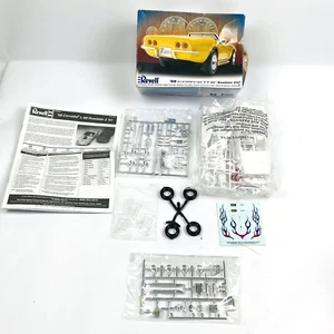Revell 1968 Corvette Roadster 2' N 1 Auto Modellbausatz 1:25 85-2544 versiegelte Tüten LESEN - Bild 1 von 21