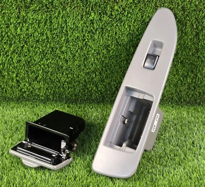 Interruptor de ventana eléctrica trasera izquierda Toyota Land Cruiser 2003-2005 con bisel OEM usado Foto 1 de 4