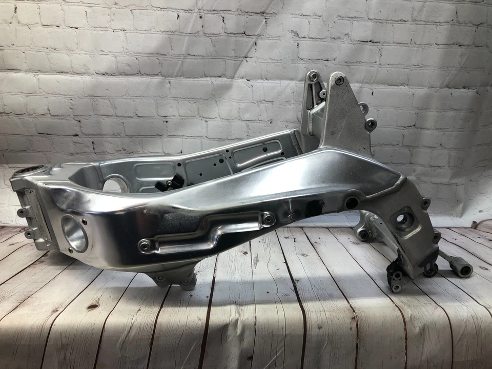 Futura 主框架底盘 2002 Aprilia RST 1000 Futura  — 第 1/4 张图片