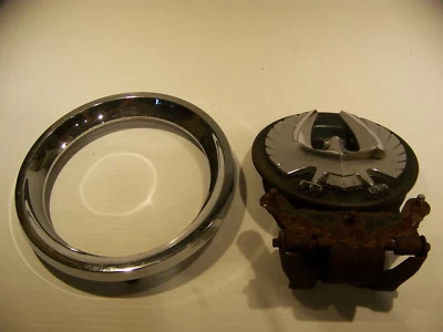 Chrysler Imperial 1964 1965 1966 tapa de gas cubierta y anillo de ajuste OEM #2404736 + Foto 1 de 4