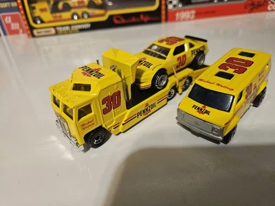 1/87 Scale Diecast Matchbox Kenworth K100 Racing Transporter With Stock Car  - Image 1 of 4