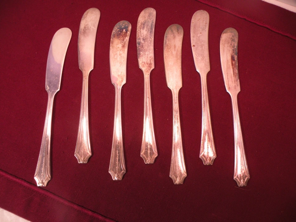 Набор из 7 ПОСЕРЕБРЕННЫХ разбрасывателей масла WALLACE 1934 REGAL KNICKERBOCKER 6 1/8 дюйма - Изображение 1 из 4