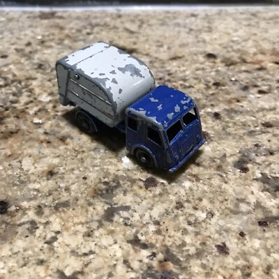 Vintage Lesney Matchbox No.15 Tippax Refuse Collector Blue Die Cast 1:64 - Image 1 of 4