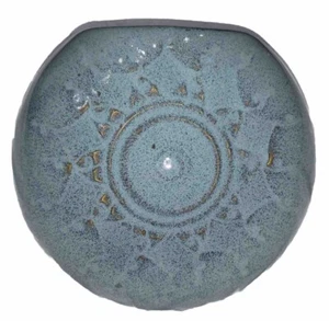 Handgefertigte glasierte Keramik Wandtasche Sonne Mandala Muster Erhöhung gesprenkelt blau - Bild 1 von 13