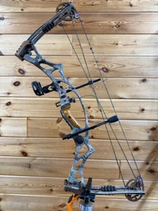 Nicw Hoyt Trykon compound bow RH Camo Hunting Package 75th ANN. 70lb 28" - Picture 1 of 3
