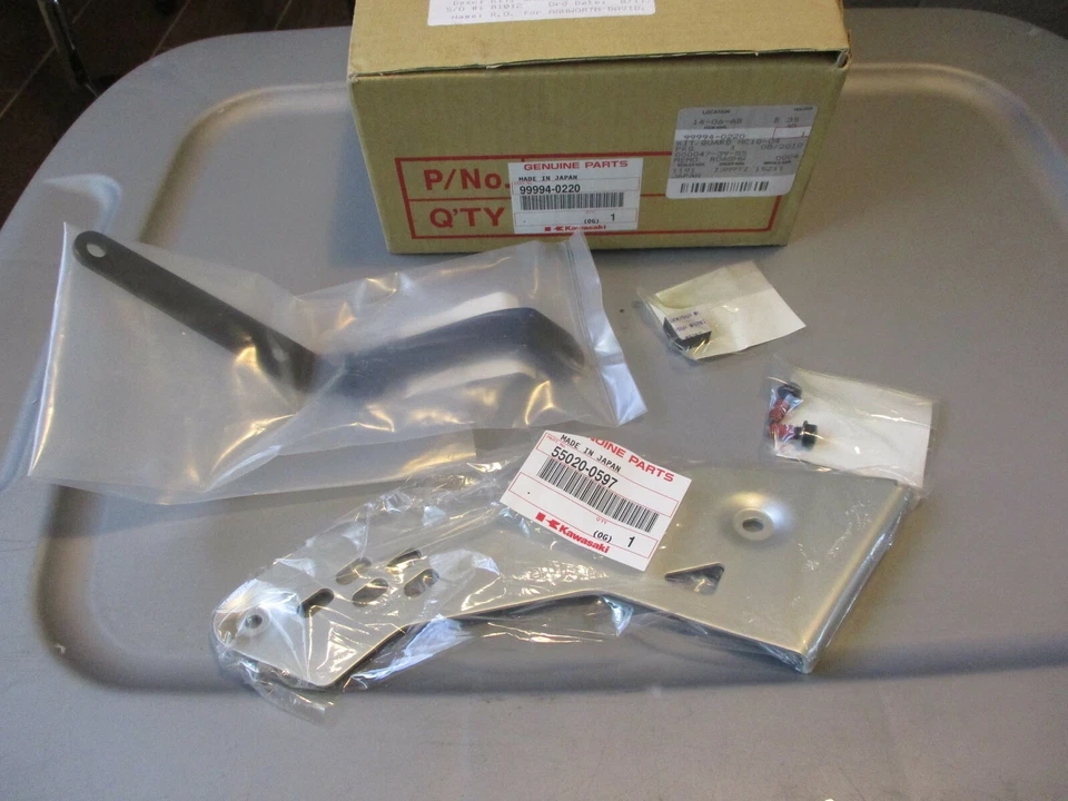 NOS 川崎原始设备制造商 MC 10-14 防护套件 2009-2010 EX650R 忍者 650R 99994-0220 — 第 1/1 张图片