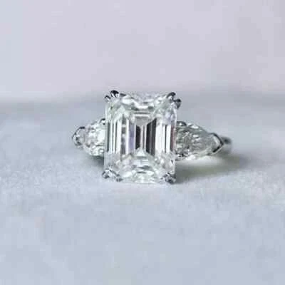 Помолвочное кольцо с тремя камнями муассанит огранки изумруд 4,40 карата покрытие белым золотом 14 карат - Изображение 1 из 4