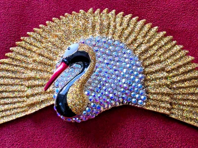 Butler & Wilson Brooch Large Crane Exotic bird crystal gold colour stamped boxed - Image 1 of 4
