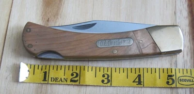 Cuchillo vintage Schrade Old Timer 60TW latón con mango de madera excelente Estado. Foto 1 de 4