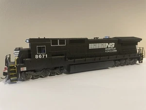 BACHMANN SPECTRUM POWERED DASH 8-40C NORFOLK SOUTHERN ENGINE LOCOMOTIVE HO SCALE - Picture 1 of 9