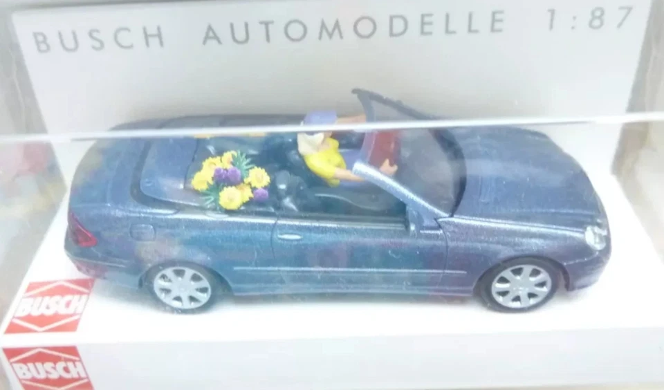 Busch 49401 Mercedes Benz CLK Con Autista E Mazzo Di Fiori HO 1:87 NUOVO - Immagine 1 di 1