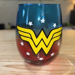 Wonder Woman Insignia Red&Blue Ombre Curved Table Glass - Picture 1 of 15